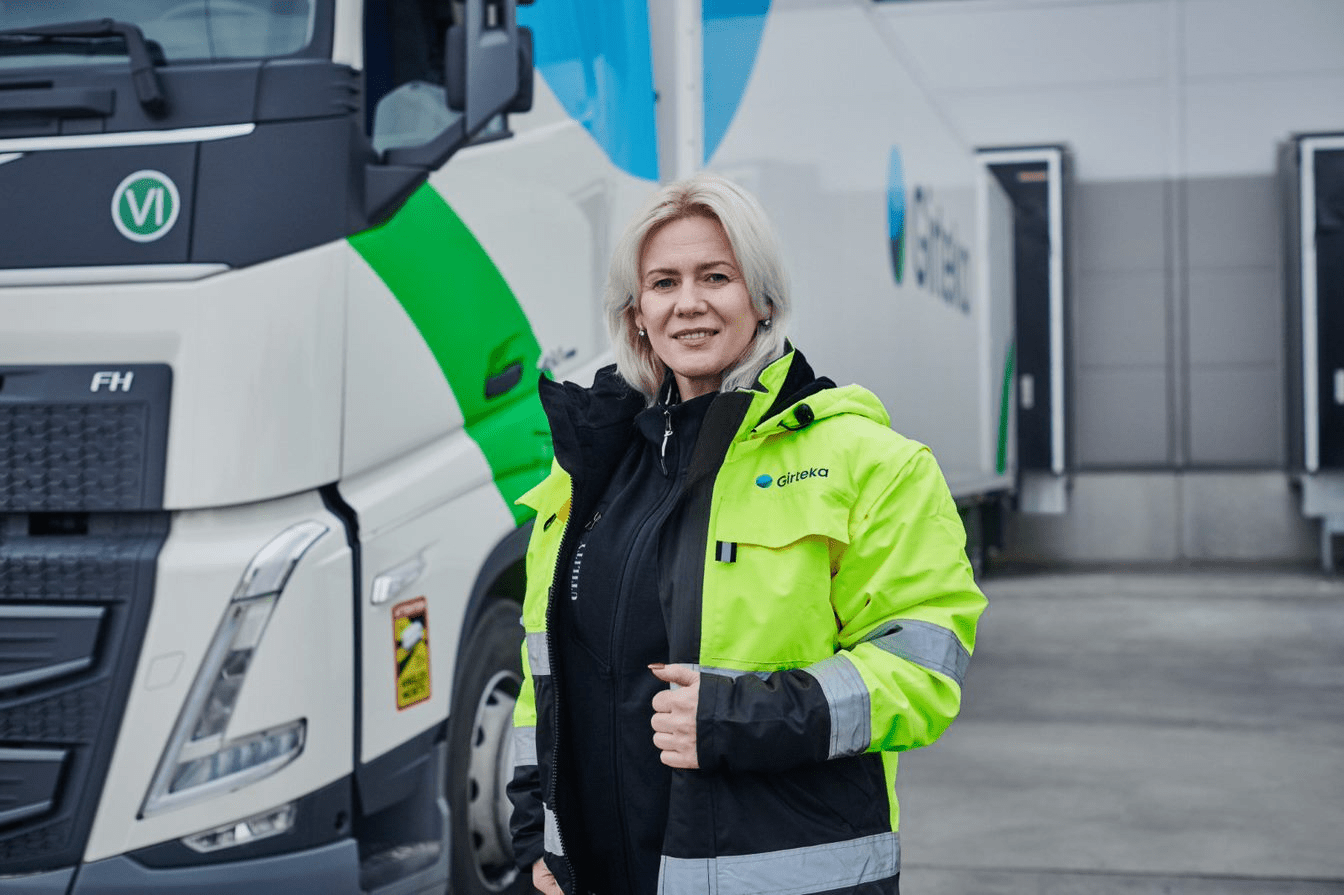 Truck driver long distance FTL deliveries